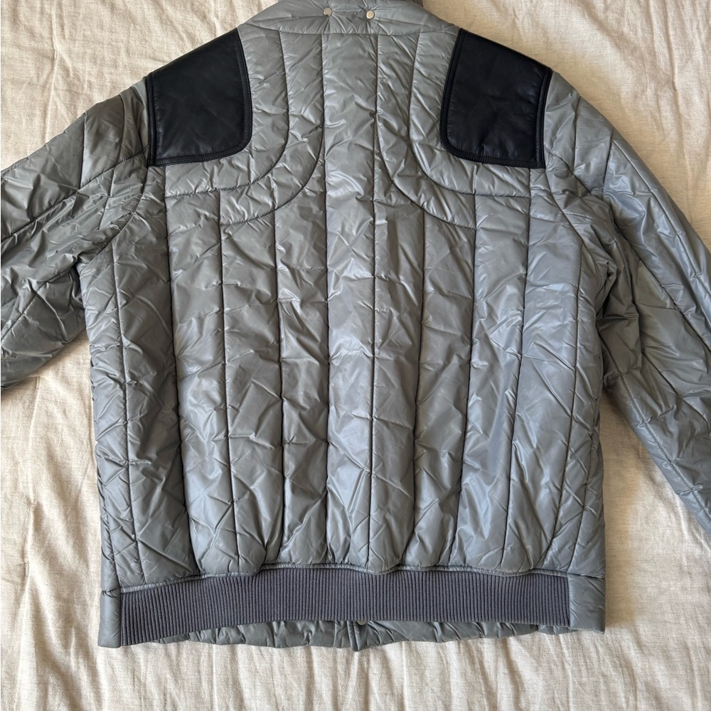 Louis Vuitton - Picture 5 of 5